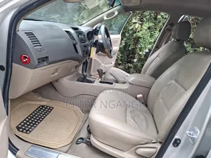 Toyota Hilux 2010 Silver