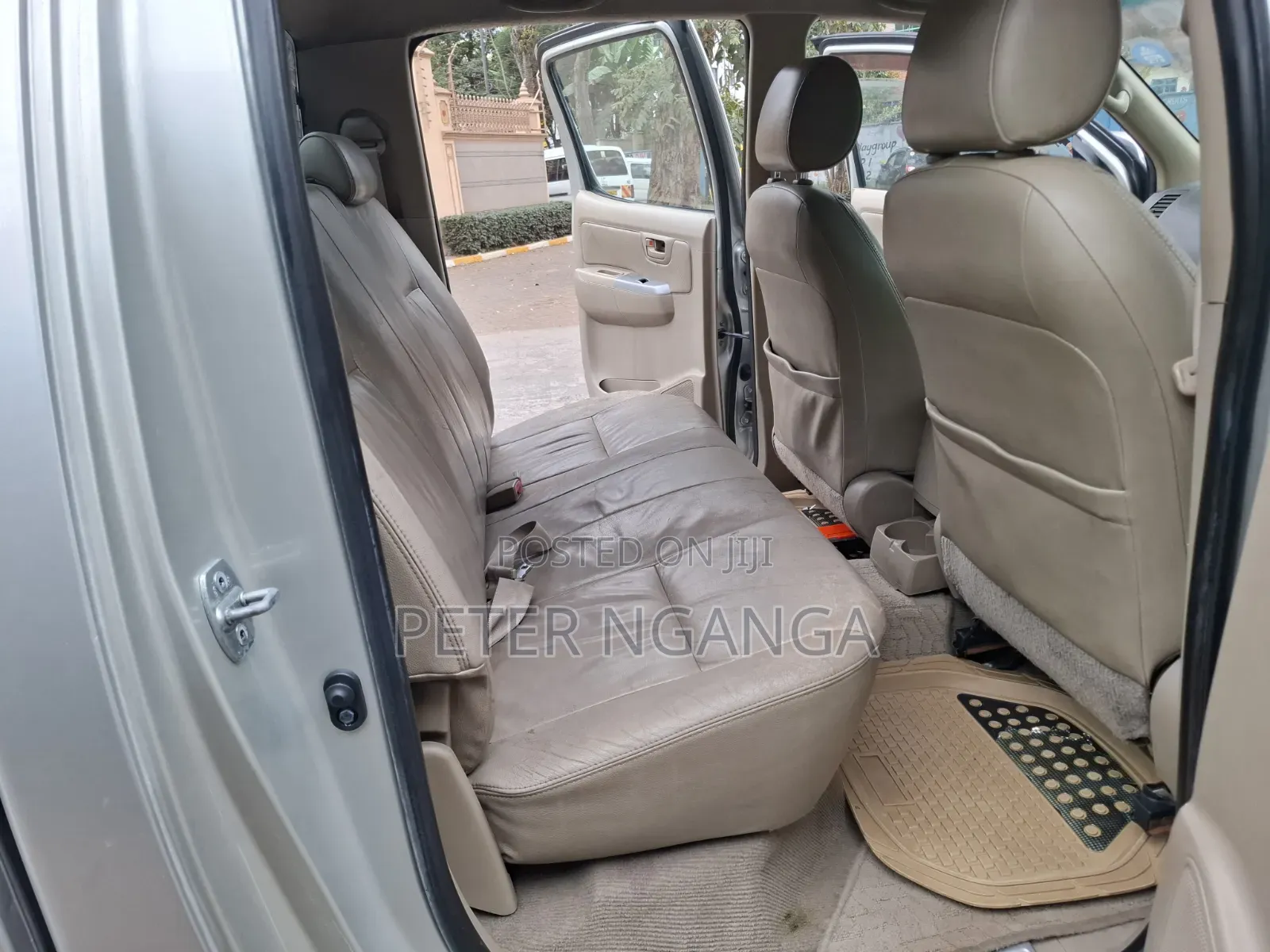 Toyota Hilux 2010 Silver
