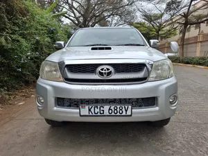 Toyota Hilux 2010 Silver