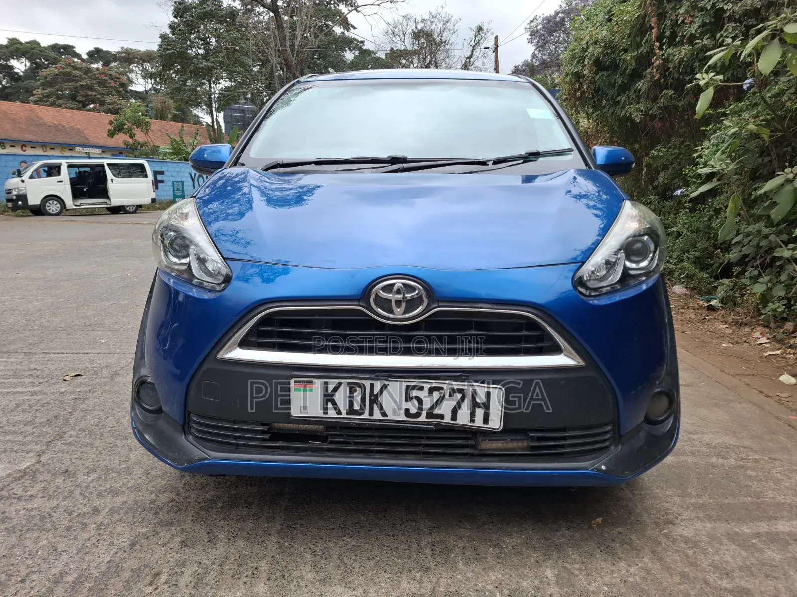 Toyota Sienta 1.5 FWD (6-seater) 2015 Blue