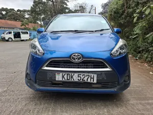 Toyota Sienta 1.5 FWD (6-seater) 2015 Blue
