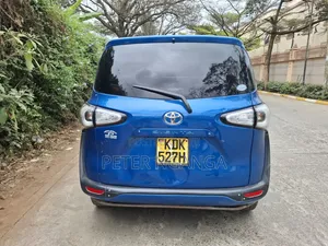 Toyota Sienta 1.5 FWD (6-seater) 2015 Blue