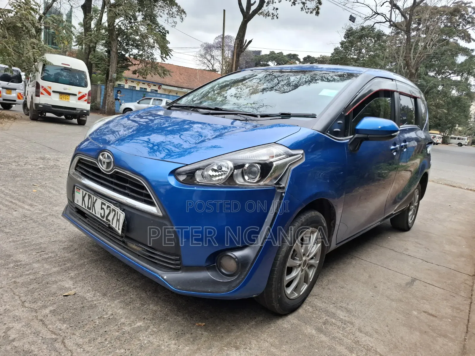 Toyota Sienta 1.5 FWD (6-seater) 2015 Blue