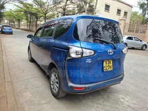 Toyota Sienta 1.5 FWD (6-seater) 2015 Blue
