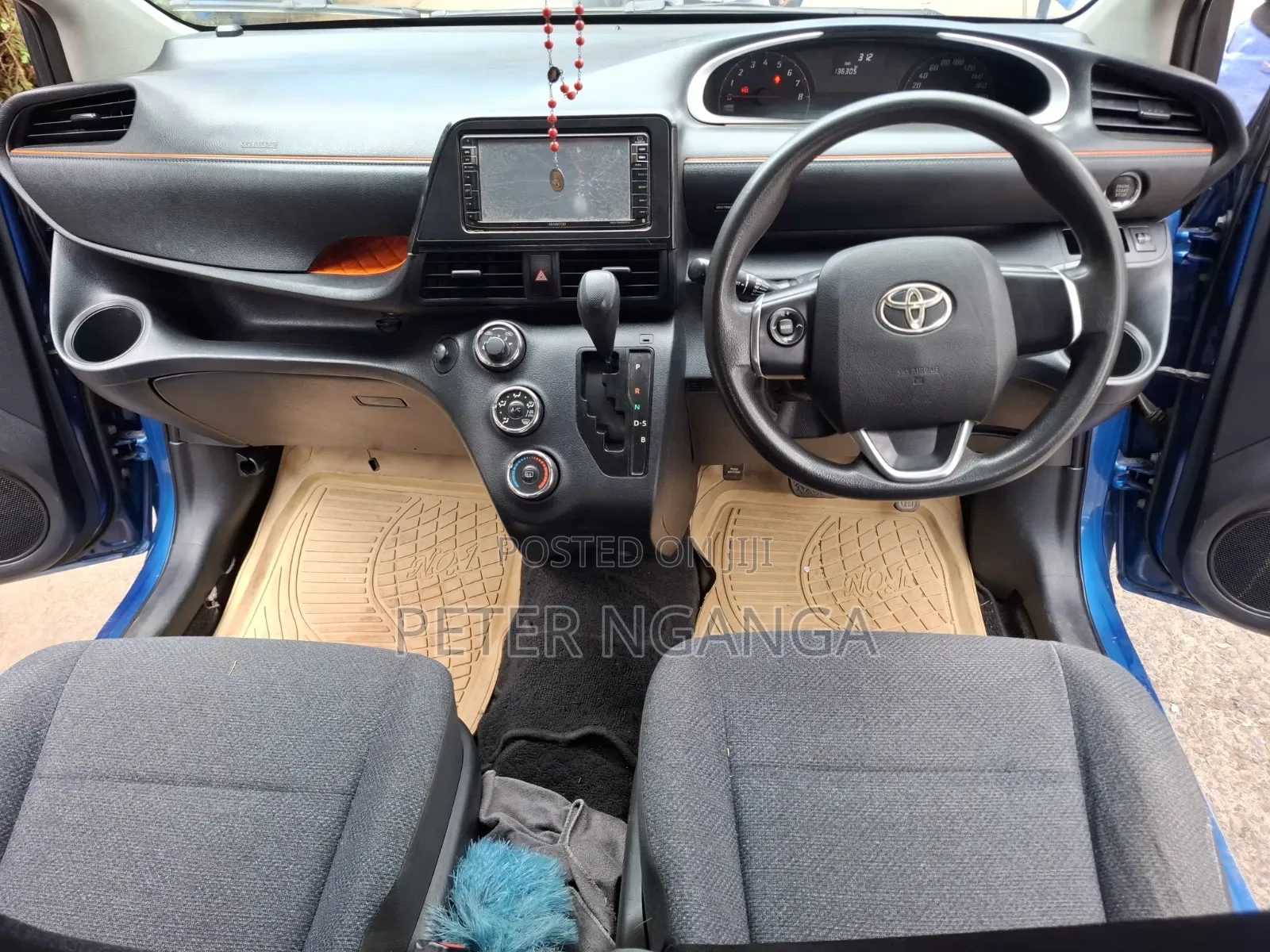 Toyota Sienta 1.5 FWD (6-seater) 2015 Blue