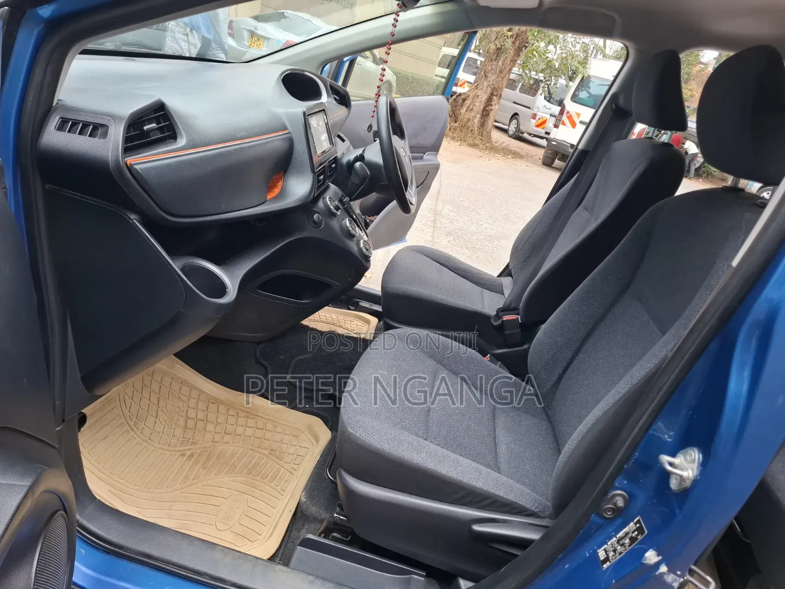 Toyota Sienta 1.5 FWD (6-seater) 2015 Blue