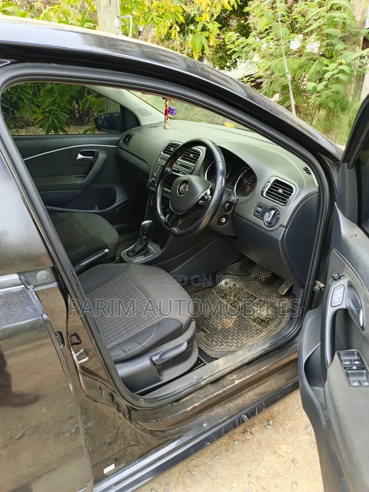 Volkswagen Polo 2015 Black
