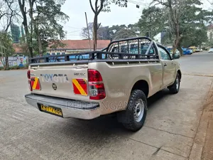 Toyota Hilux 2.5 D-4D SRX 2012 Gold