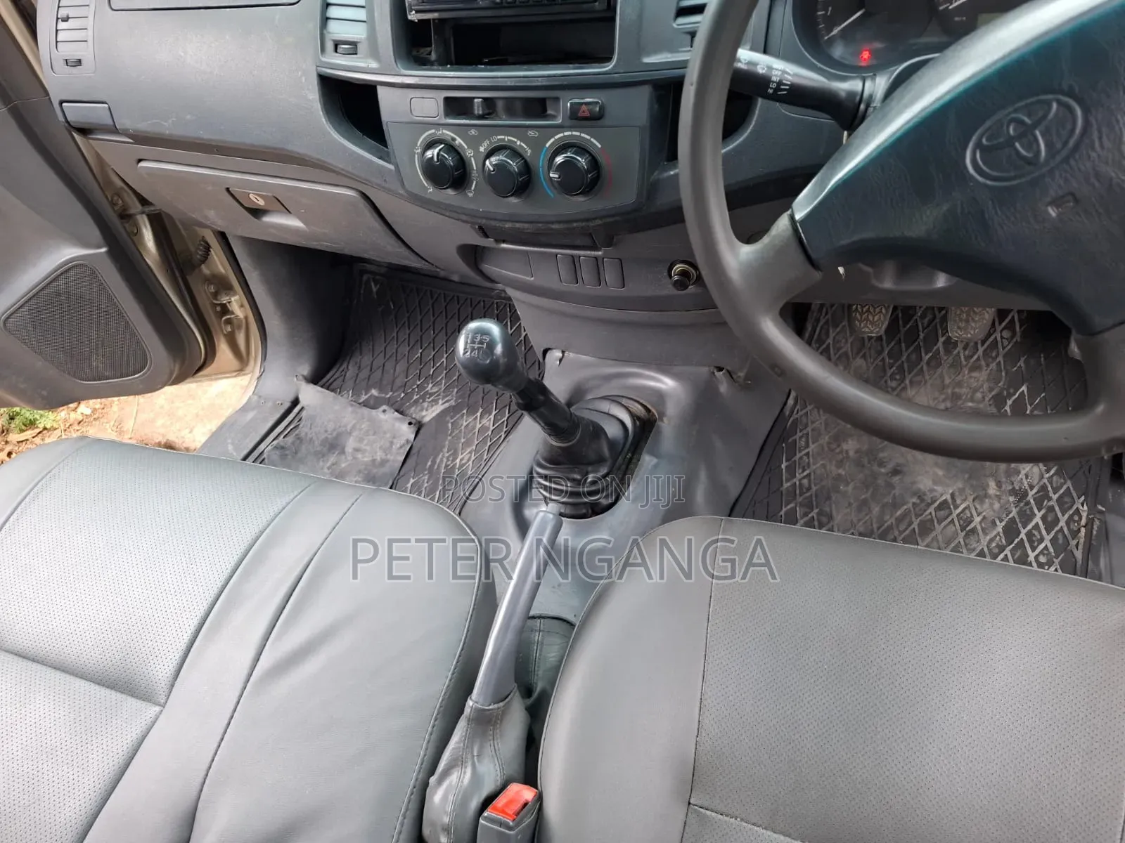 Toyota Hilux 2.5 D-4D SRX 2012 Gold
