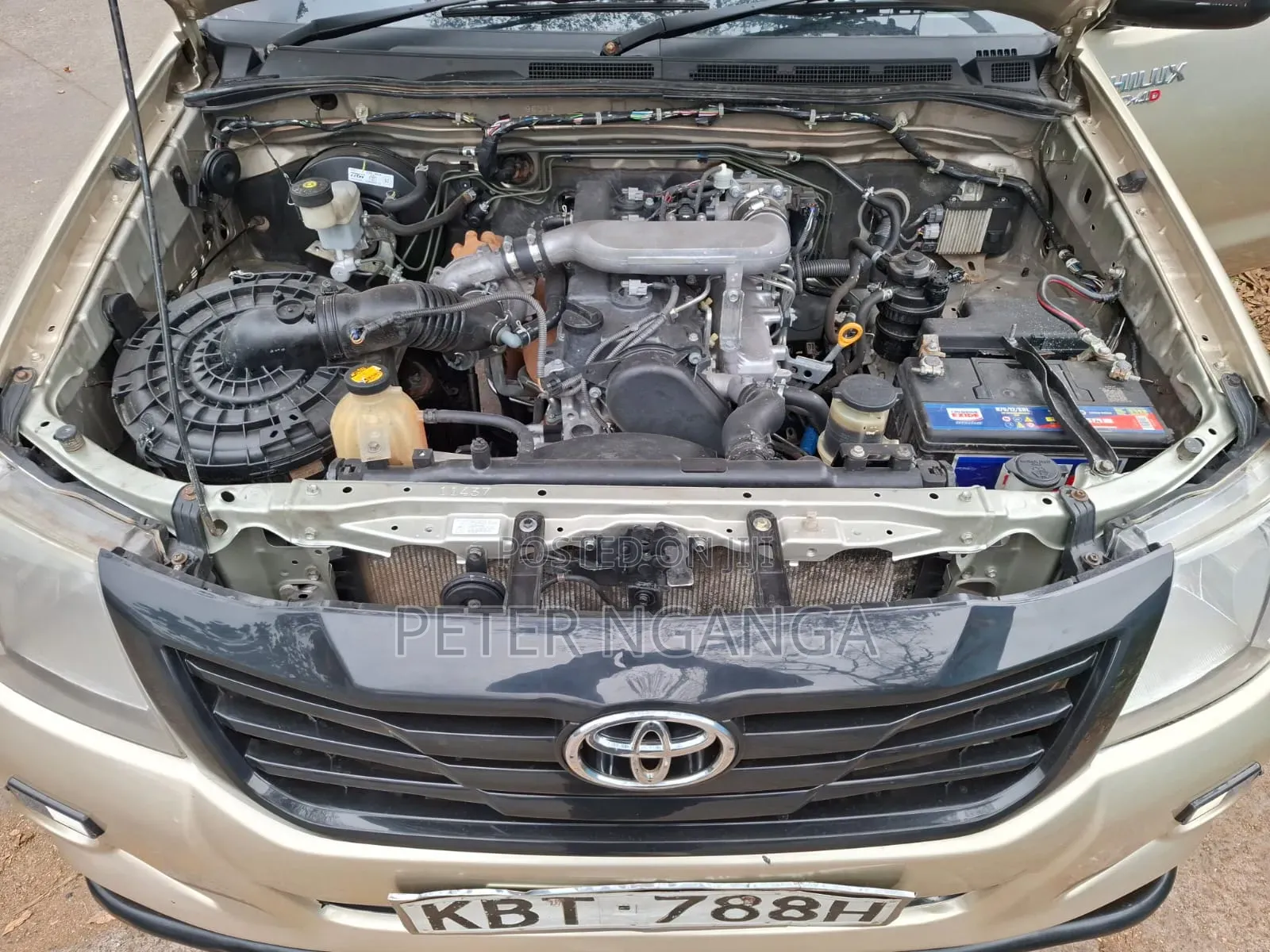 Toyota Hilux 2.5 D-4D SRX 2012 Gold