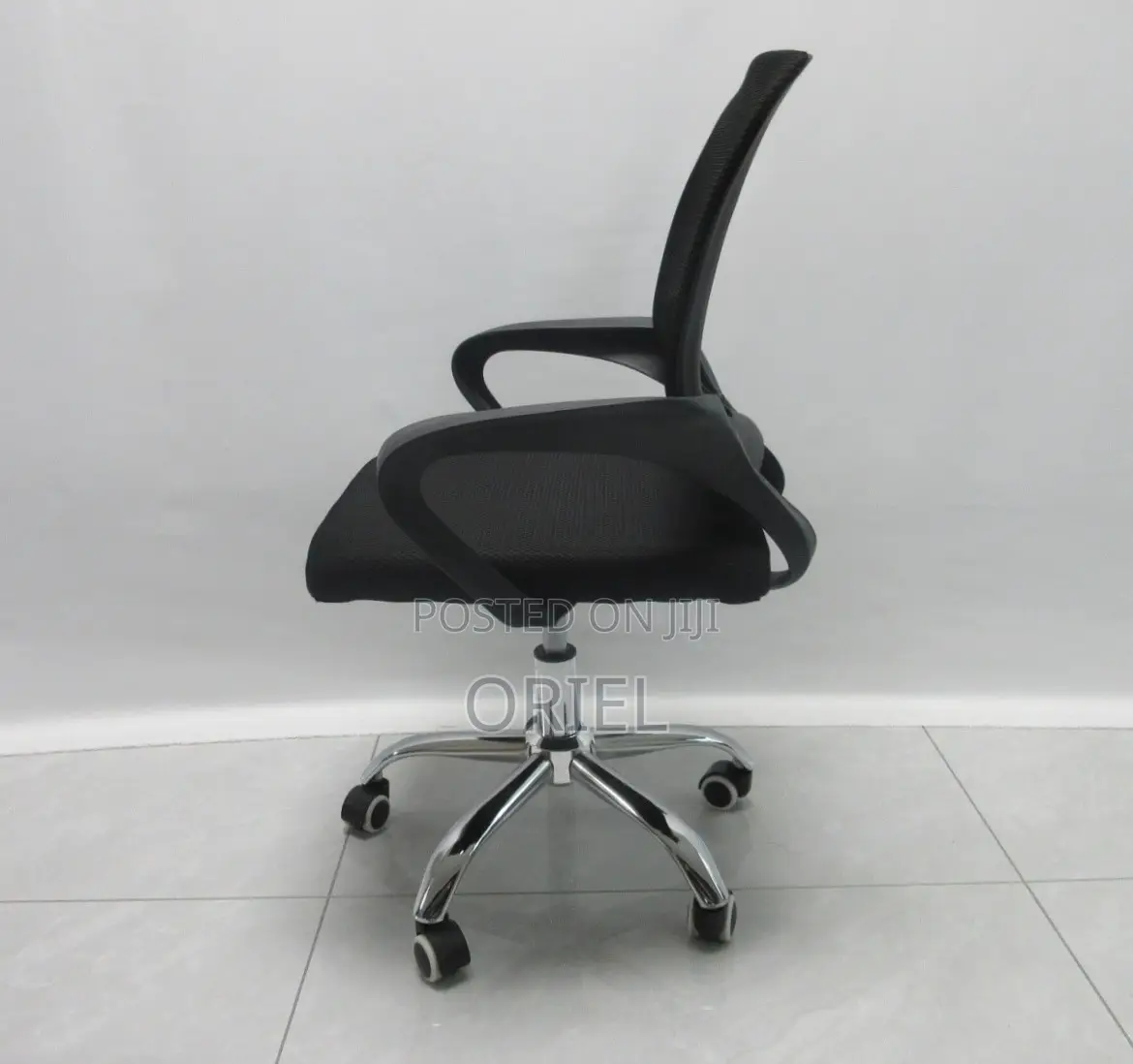 Office Chair : Swivel Breathable Mesh Conference Hall Chair