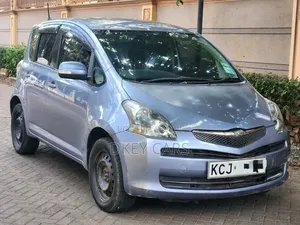 Toyota Ractis 2010 Silver