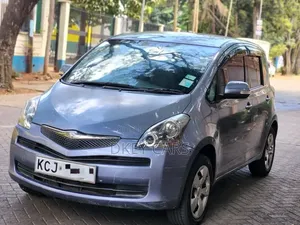 Toyota Ractis 2010 Silver
