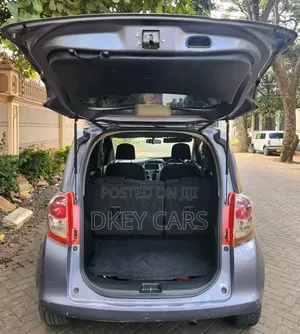 Toyota Ractis 2010 Silver