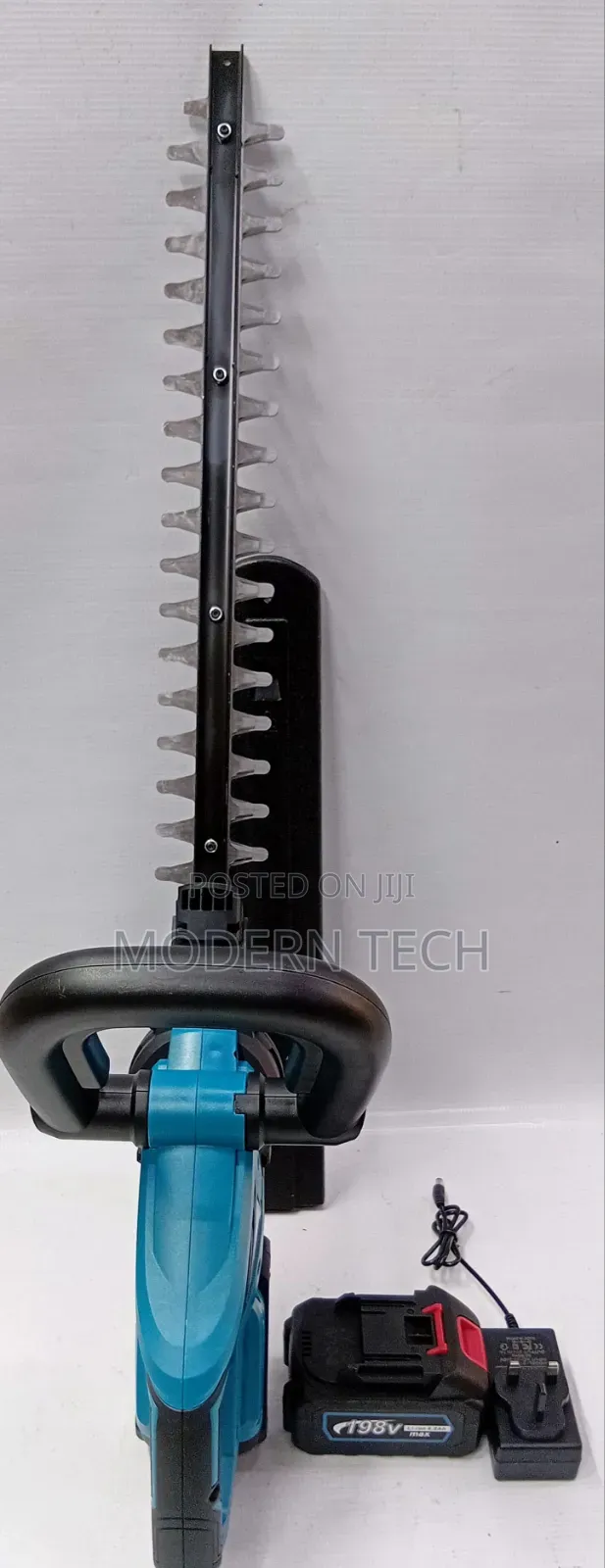 Makita Cordless Hedge Trimmer