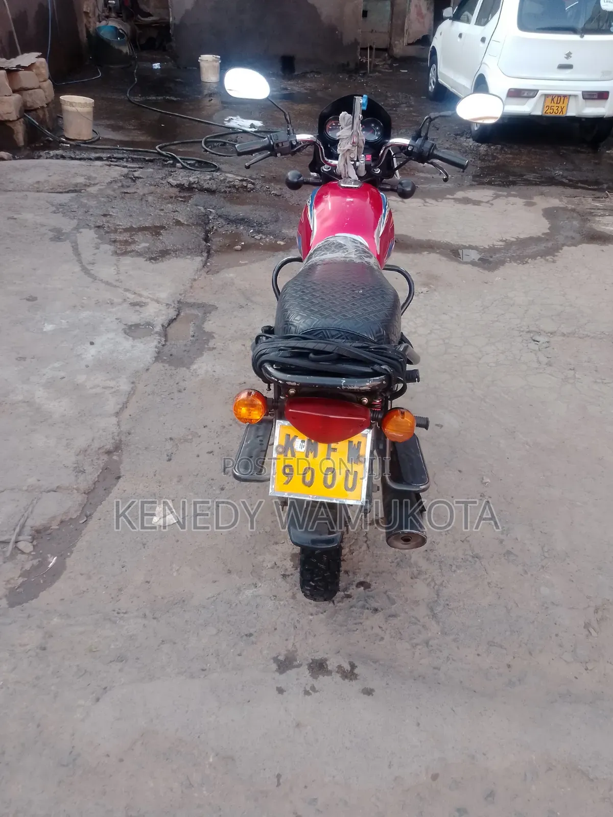 Bajaj Boxer X125 2021 Red