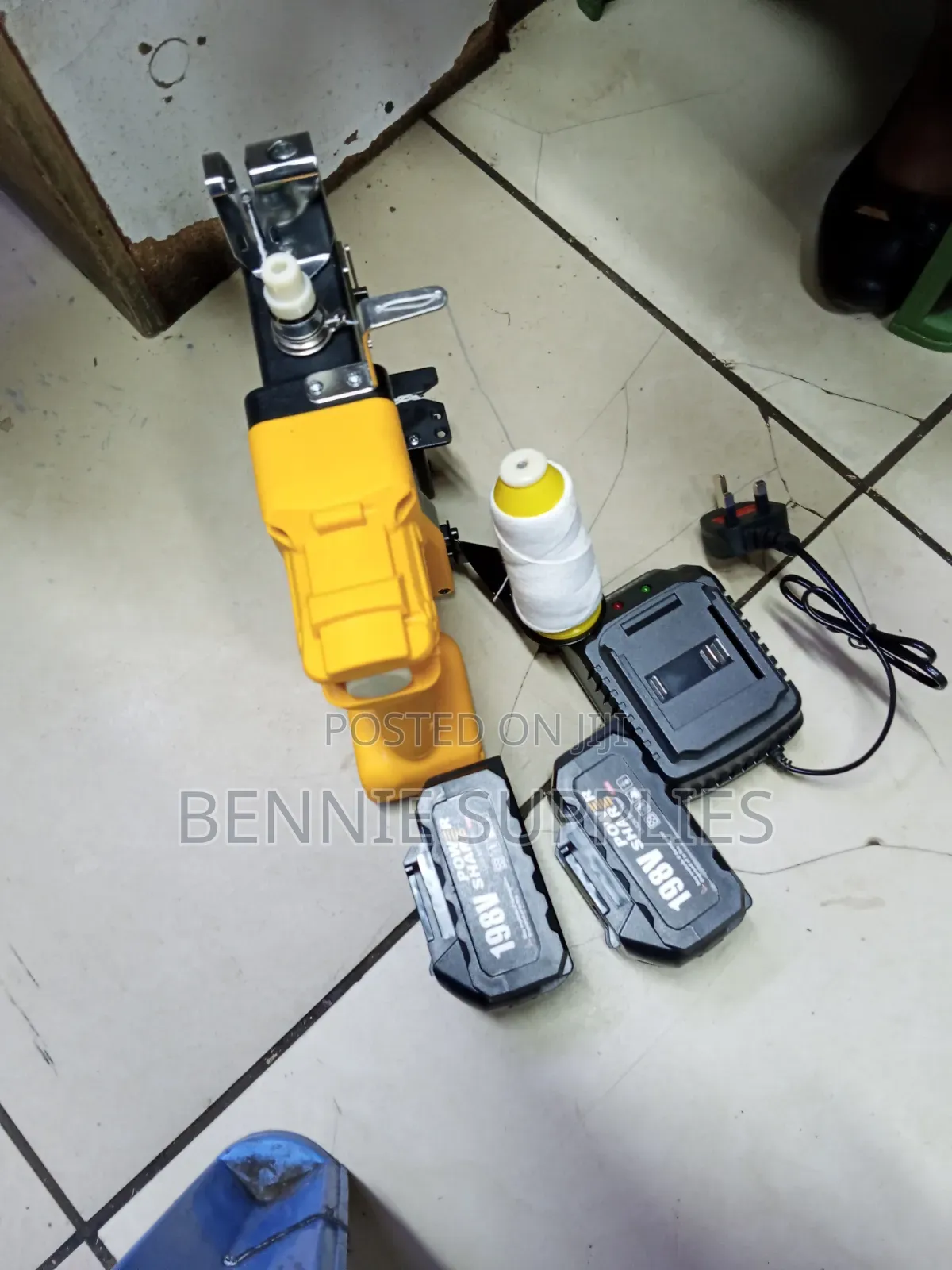 Dewalt Cordless Bag Closer Machine