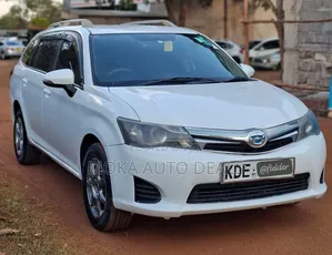 Toyota Corolla Fielder 1.5 Hybrid FWD 2014 White