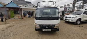 Mitsubishi Canter 2010 White