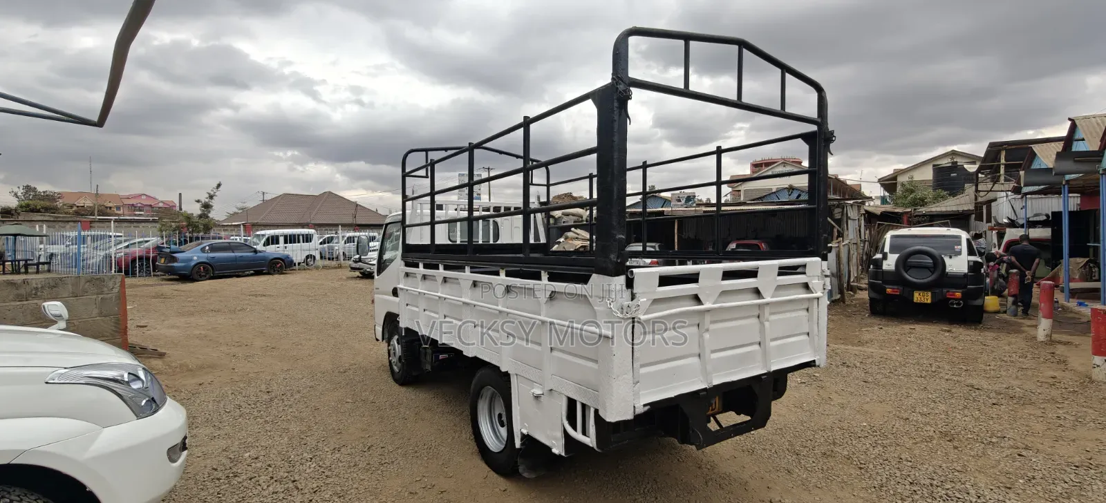 Mitsubishi Canter 2010 White