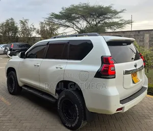 Toyota Land Cruiser Prado 2017 White
