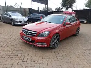 Mercedes-Benz C180 2014 Red