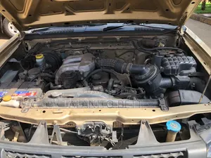 Nissan DoubleCab 2007 Gold