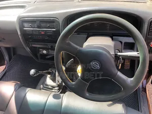 Nissan DoubleCab 2007 Gold