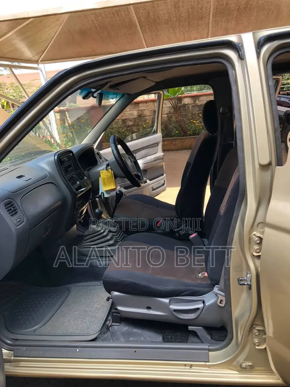 Nissan DoubleCab 2007 Gold