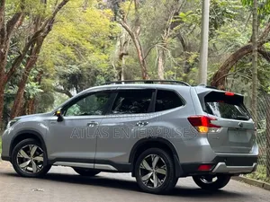 Subaru Forester Premium AWD 2019 Silver