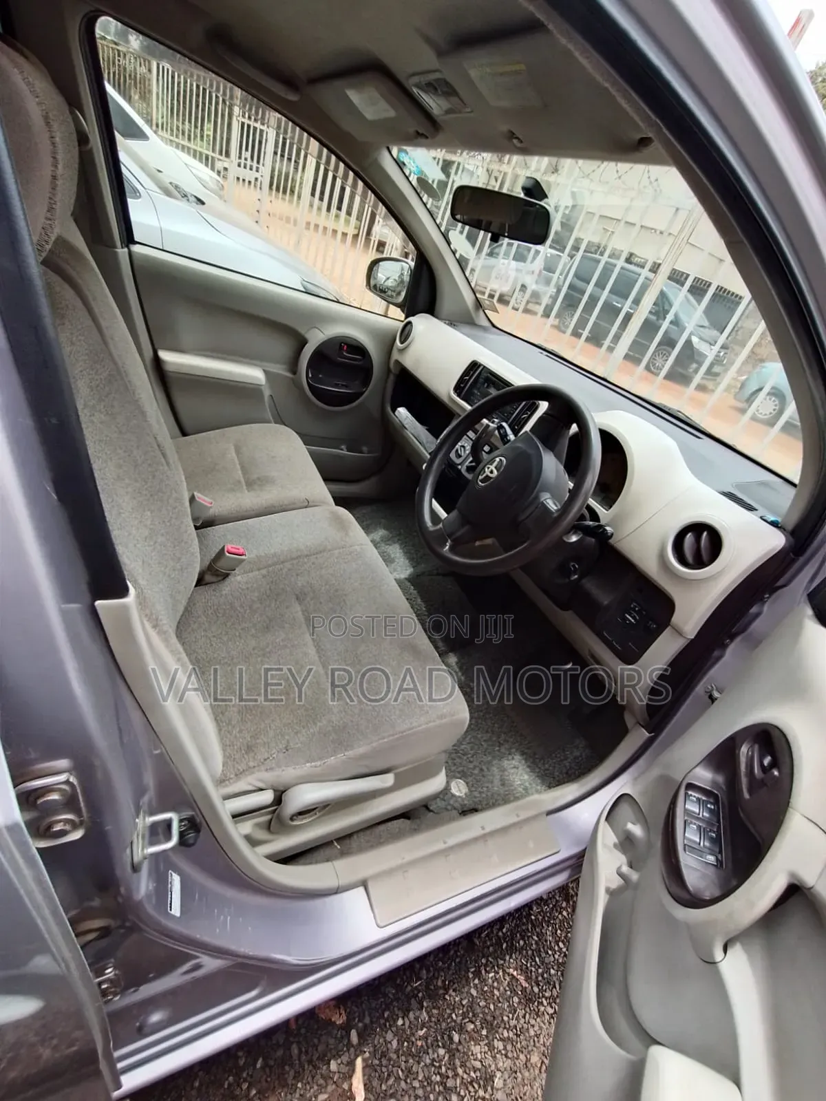 Toyota Vitz 1.3 AWD 3dr 2014 Black