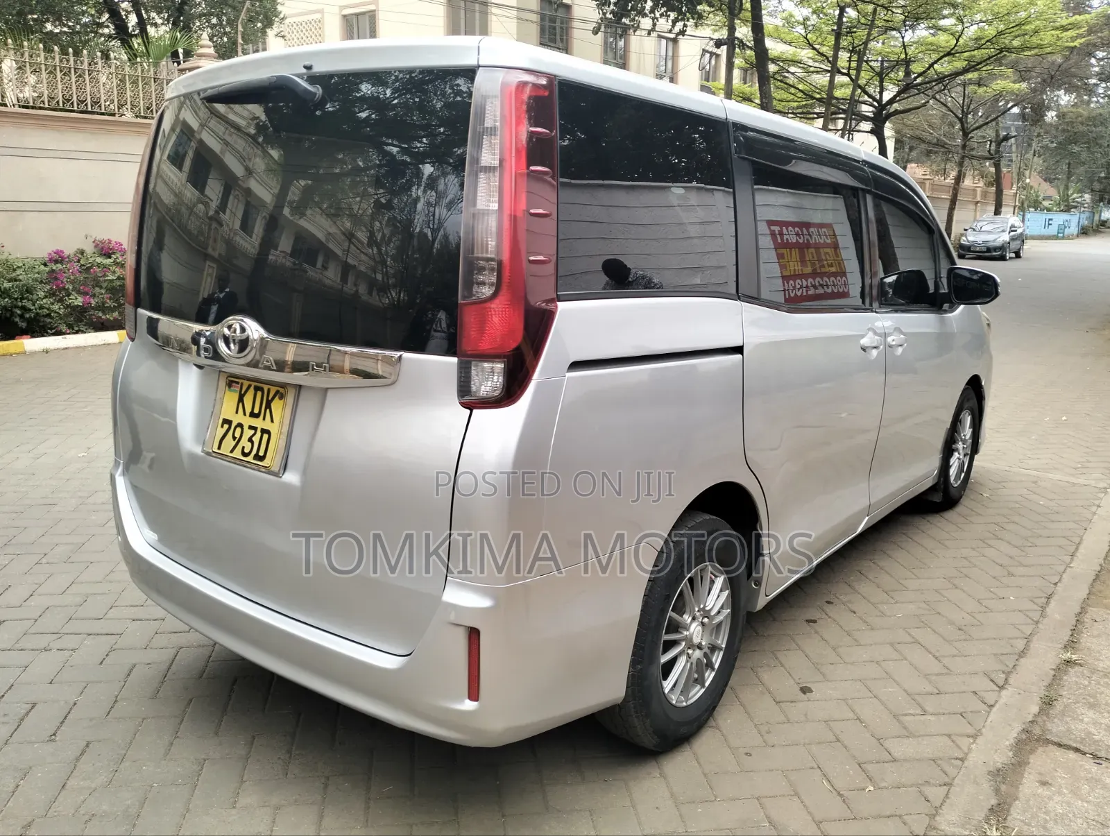 Toyota Noah 2015 Silver