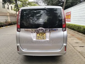 Toyota Noah 2015 Silver
