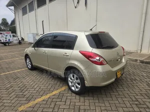 Nissan Tiida 2010 Gold