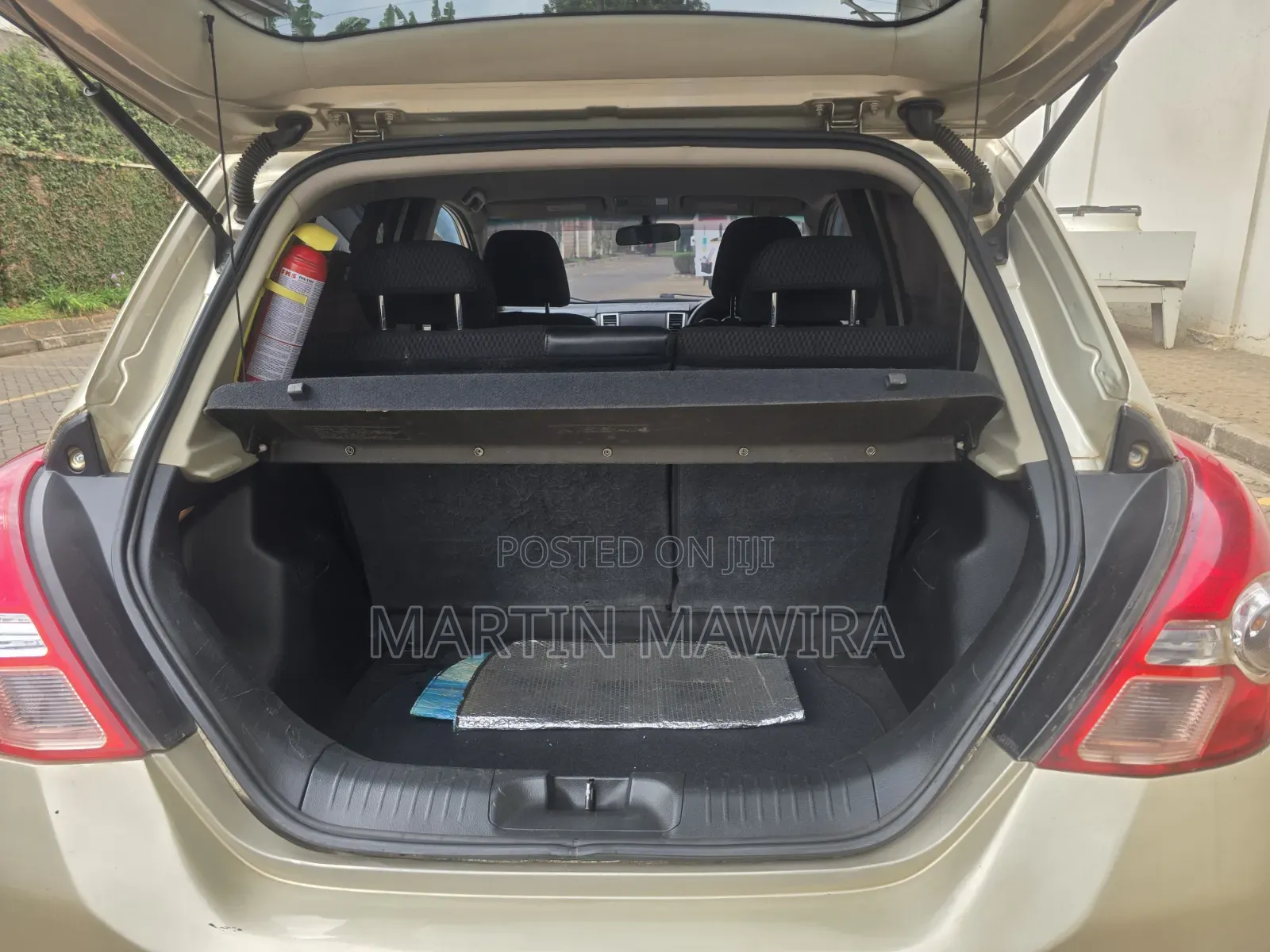Nissan Tiida 2010 Gold