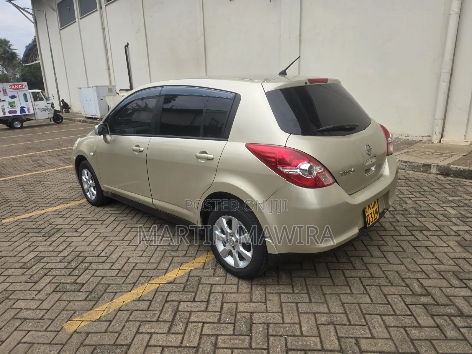 Nissan Tiida 2010 Gold