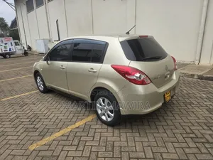 Nissan Tiida 2010 Gold