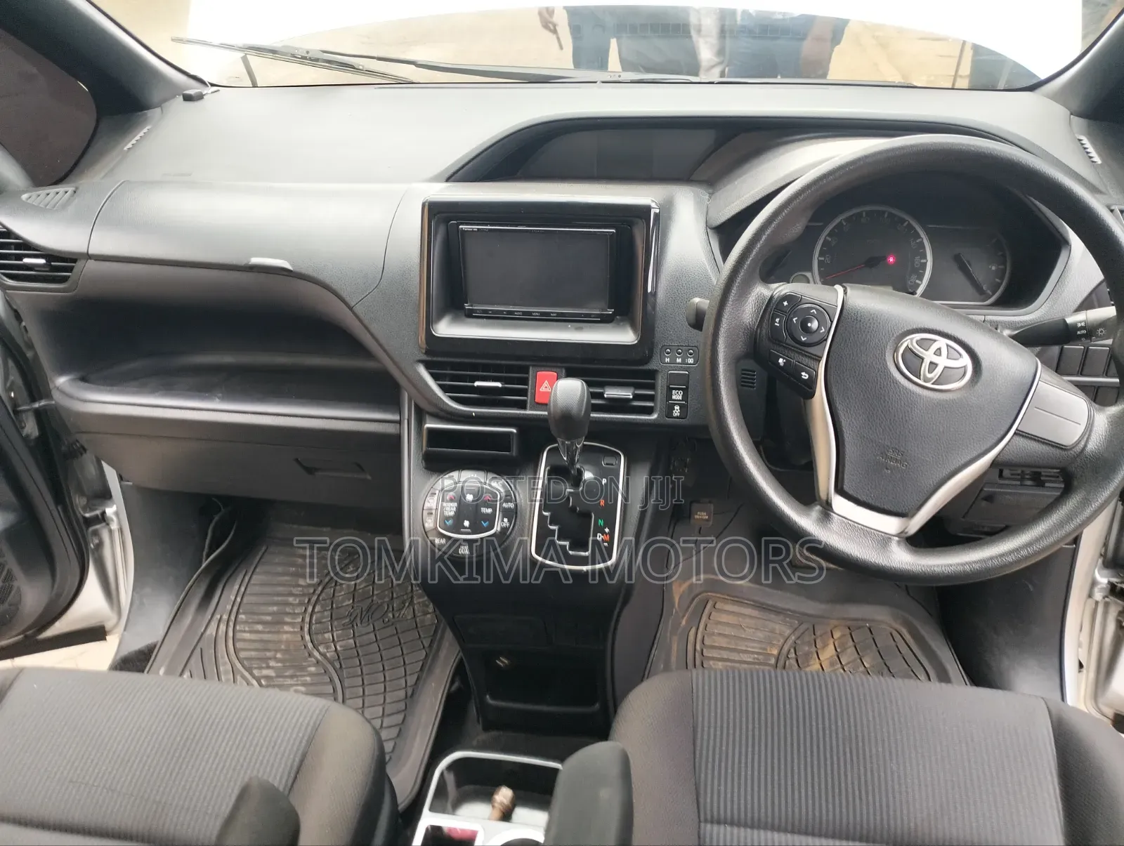 Toyota Noah 2015 Silver