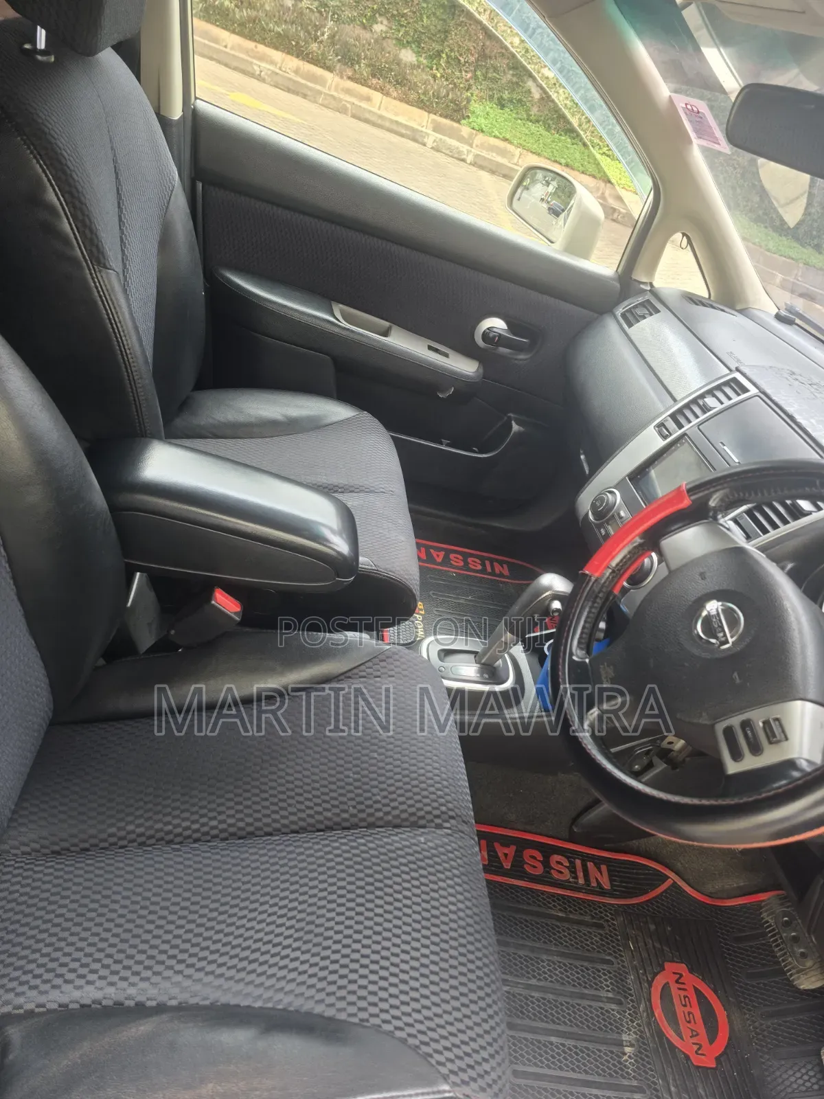 Nissan Tiida 2010 Gold