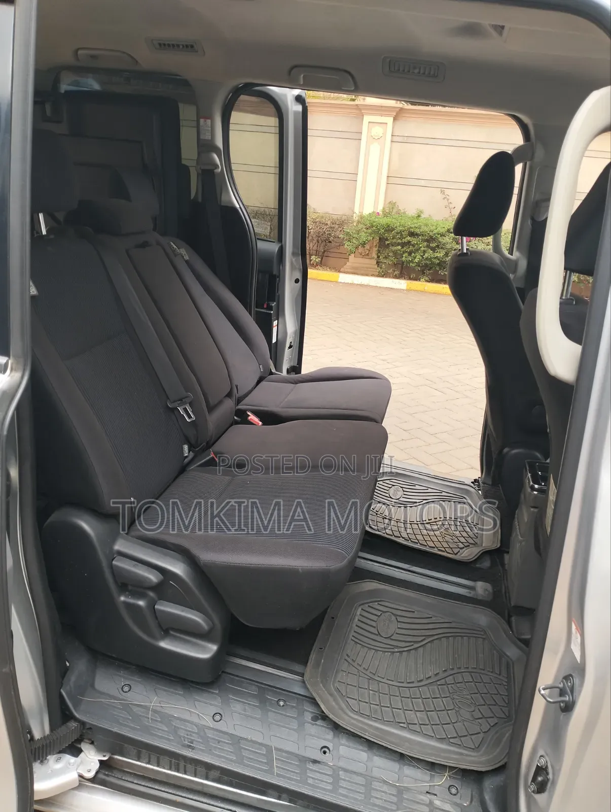 Toyota Noah 2015 Silver