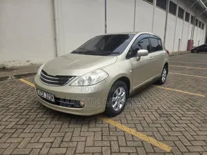 Nissan Tiida 2010 Gold