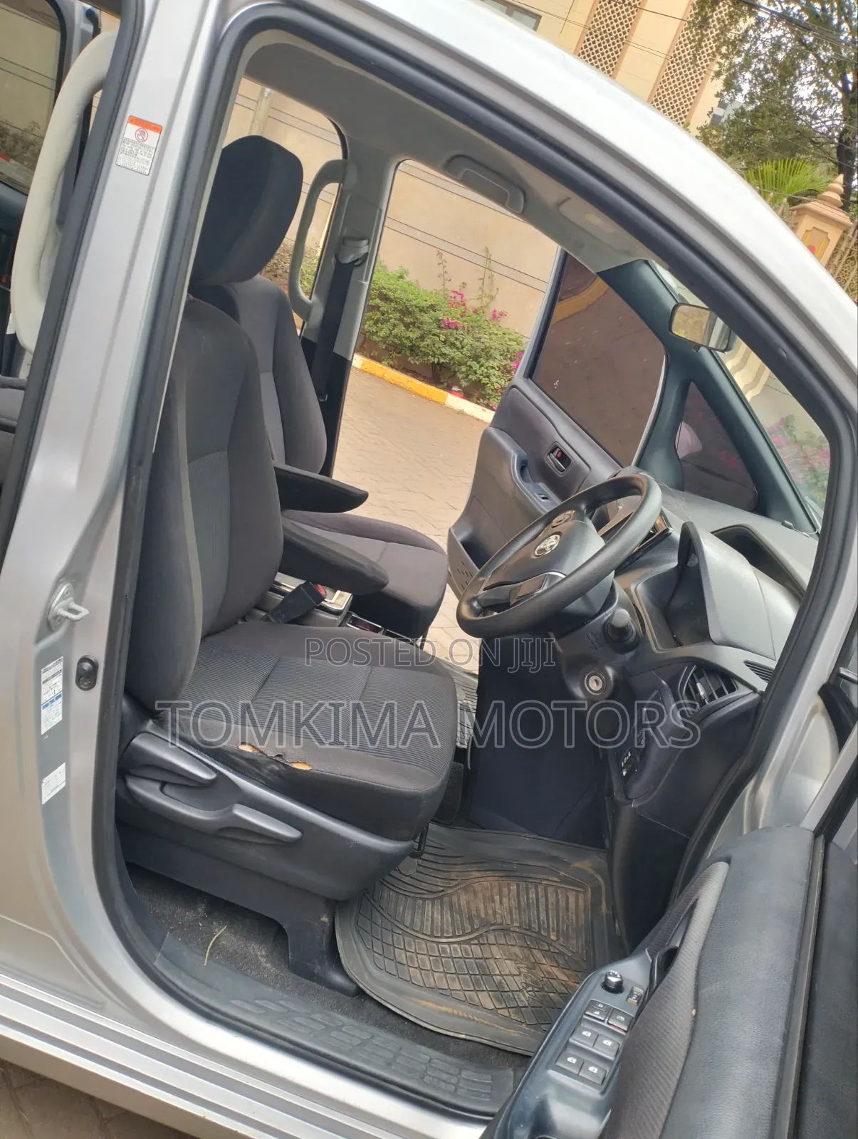 Toyota Noah 2015 Silver