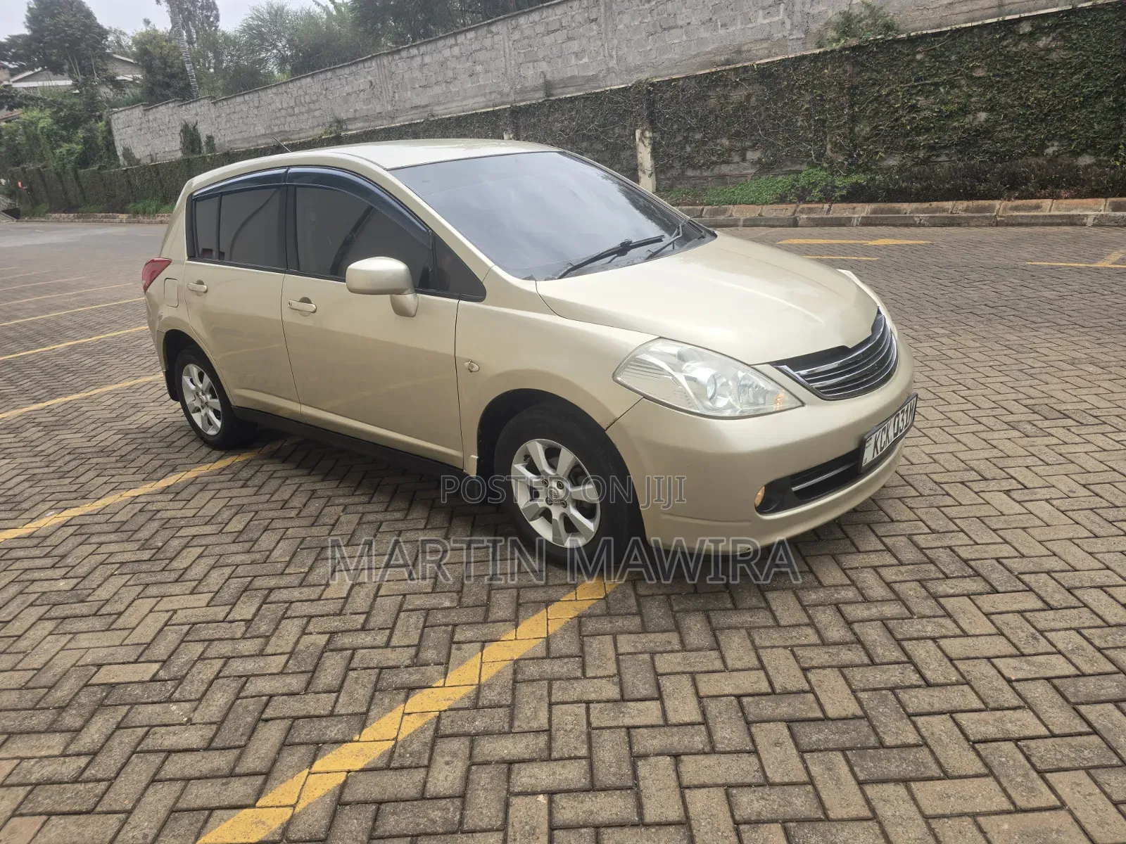 Nissan Tiida 2010 Gold