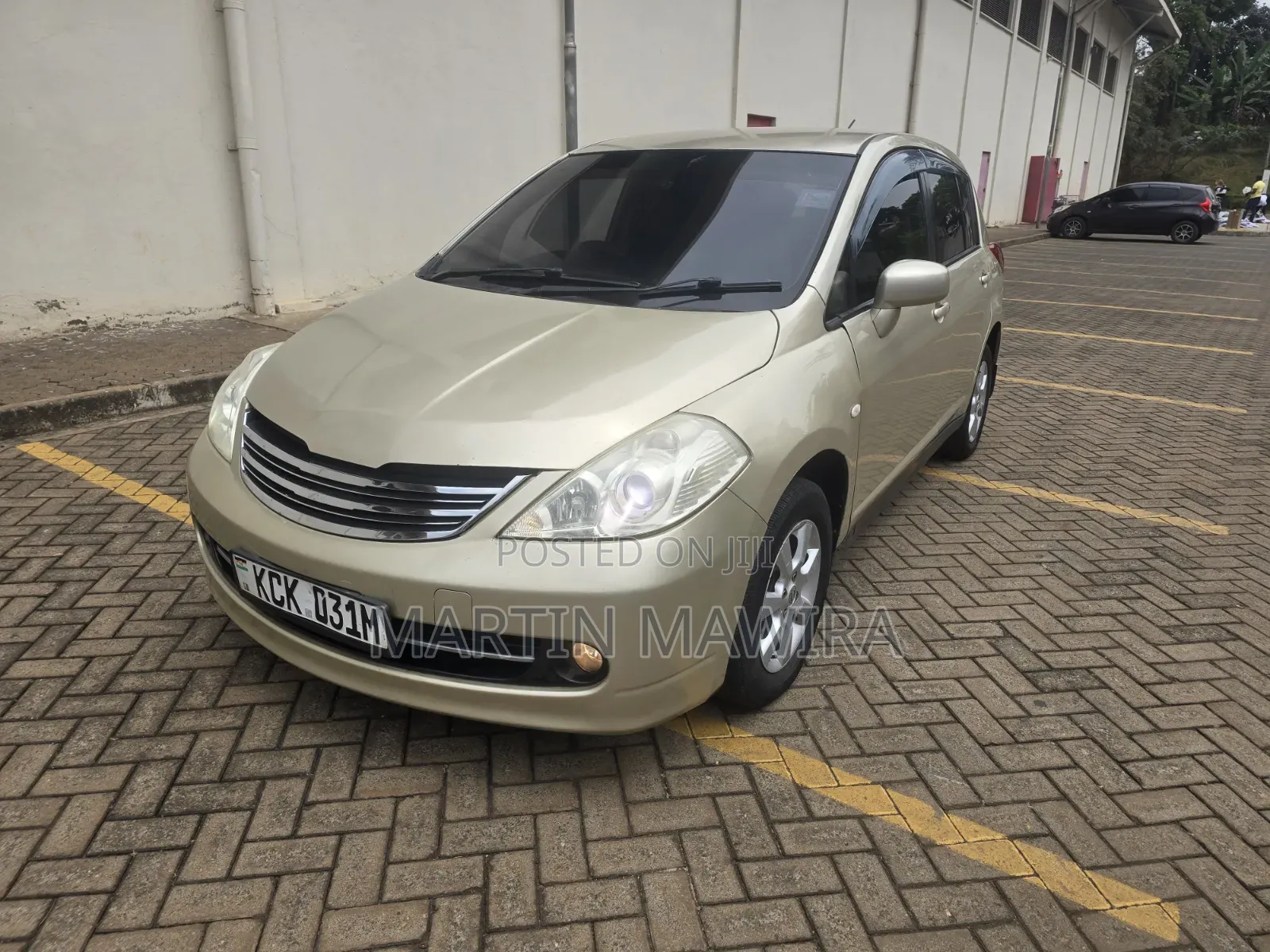 Nissan Tiida 2010 Gold