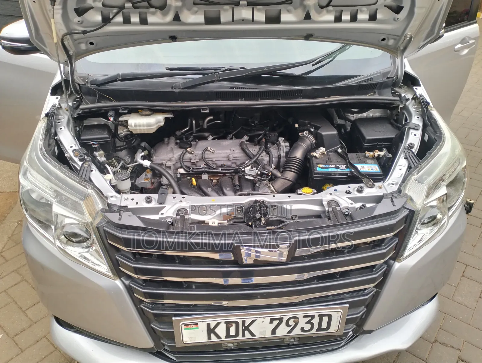 Toyota Noah 2015 Silver