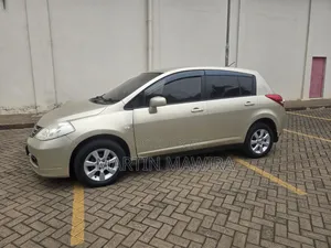 Nissan Tiida 2010 Gold