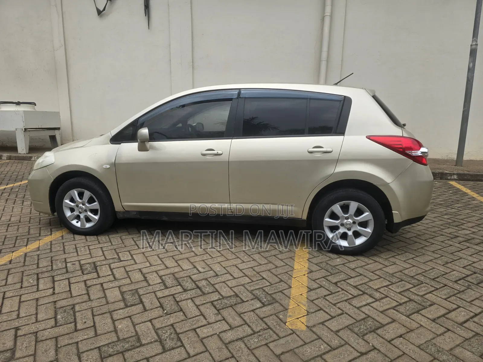 Nissan Tiida 2010 Gold