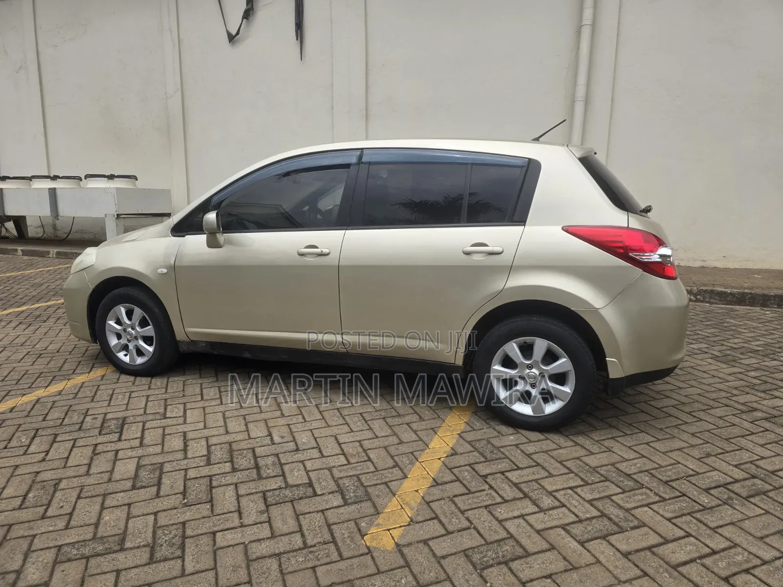 Nissan Tiida 2010 Gold