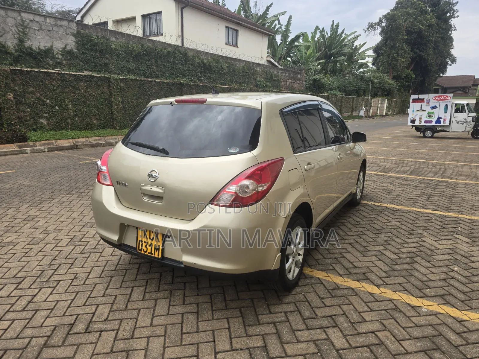 Nissan Tiida 2010 Gold