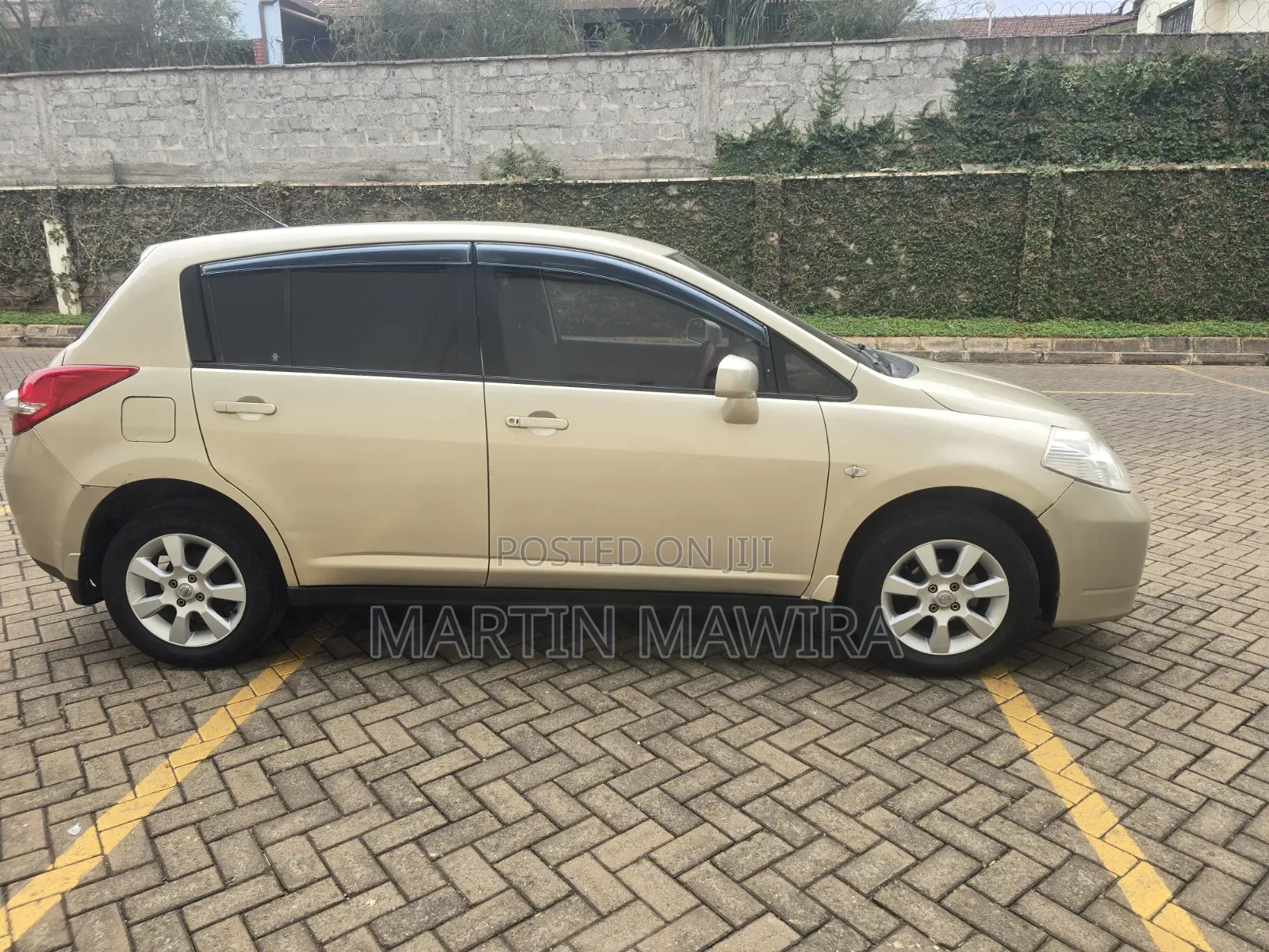 Nissan Tiida 2010 Gold